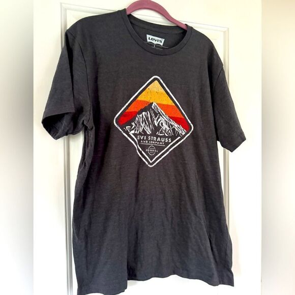 Levi's Other - 🎁Men's Levi TShirt